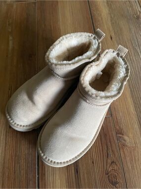 UGG Women's Short Shearling-Lined Ankle Boots in Light Beige